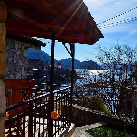 Lakeside Oasis Home Karuc Bagian luar foto