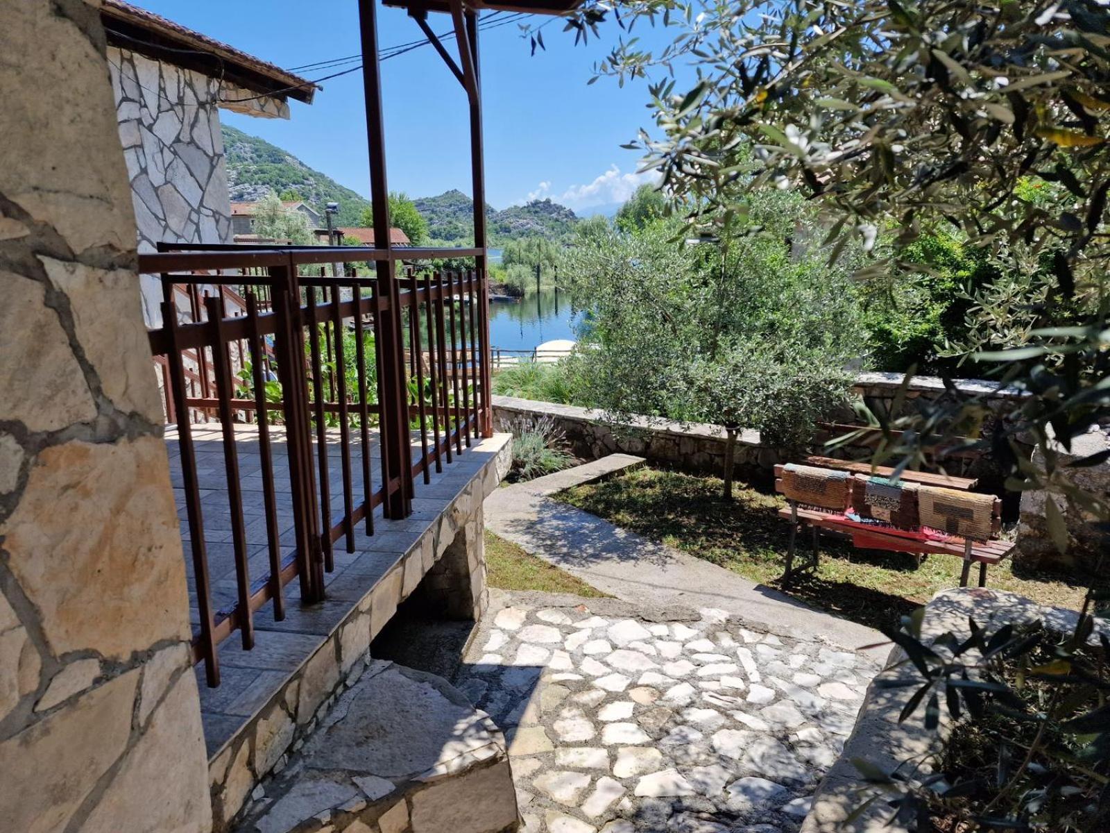 Lakeside Oasis Home Karuc Bagian luar foto